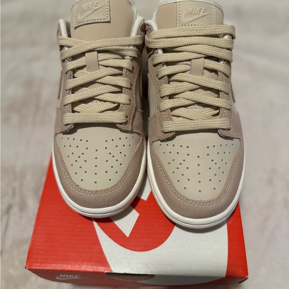 Nike Women’s Dunk Low SE - Picture 4 of 9